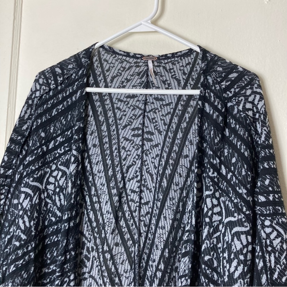Free people black gray tribal fringe kimono top womens M/L boho - Picture 4 of 10